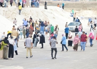 إقبال كبير من المواطنين والمحافظات المختلفة على جبال الملح ببورسعيد