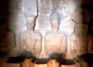 بالفيديو| لحظة تعامد الشمس على وجه تمثال رمسيس الثاني في معبد أبو سمبل بأسوان