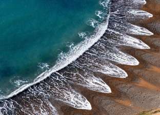 "الأمواج المقوسة".. ظاهرة تحير العلماء منذ 50 عاما