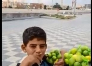 جدة "طفل الليمون" لـ"الوطن": أحمد راجل قد الدنيا.. وربيته بعد حبس أبوه