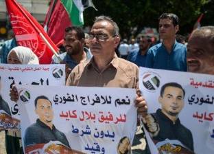 مسيرة في غزة تضامنا مع معتقل فلسطيني مضرب عن الطعام داخل السجون الإسرائيلية