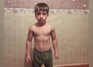 بالفيديو| طفل خارق ينفذ 4 آلاف تمرين ضغط في 120 دقيقة
