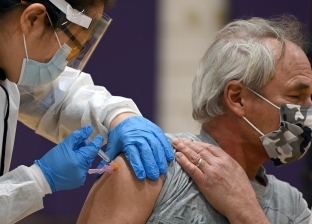 متحور مجهول أم كوفيد.. لماذا أصيب آلاف الأمريكيين بكورونا بعد التطعيم؟