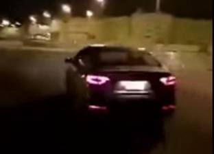 بالفيديو| شاهد رجل يتعمد تحطيم سيارته .. و"السبب غامض"