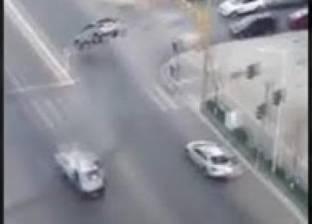 بالفيديو| سيارات ترتفع في الهواء دون سبب معلوم