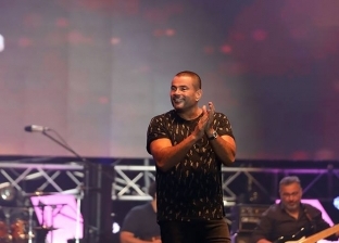 بالصور| في حفل مختلط.. عمرو دياب يشعل جدة بأغنياته