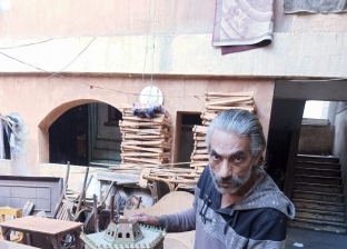 تحف فنية من مخلفات الأخشاب.. «ماكيتات عم محمد» للمباني الأثرية صورة طبق الأصل