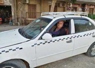 «روح» سائقة تاكسي تعول أسرتها من عرق جبينها: «مليش معاش ولازم أشتغل»