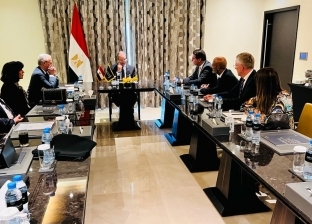 وزير الاتصالات يبحث مع مسؤولي «لينوفو» و«هواوي» زيادة استثماراتهما في مصر