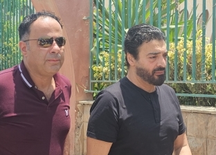 الشاعري وأعضاء فرقة الأصدقاء يودعون علاء عبدالخالق إلى مثواه الأخير (صور)