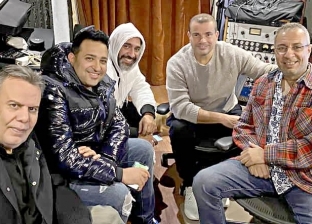 لأول مرة.. مدير أعمال عمرو دياب يشترك في ألبومه الجديد بأغنية "روح"