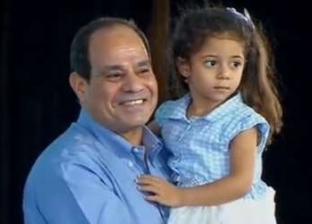 في 7 أعوام.. السيسي أب لأطفال مصر «دعم وتخفيف آلام وأحضان»