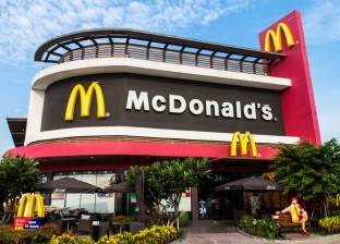 ماكدونالدز يوقف بيع السلاطة في 3000 فرع بأمريكا بسبب عدوى الخس