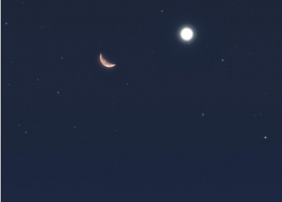القمر يقترن مع عملاق المجموعة الشمسية اليوم.. «راقب بالعين المجردة»