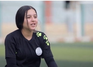«ملك» أول لاعبة كرة قدم في الأسمرات: بحلم أكون مشهورة زي محمد صلاح