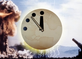 تنبيه عاجل لحماية كوكب الأرض.. العلماء يقدمون عقارب ساعة القيامة 100 ثانية