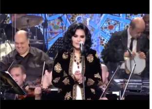 بالفيديو| أحلام تعجز عن الغناء بسبب هاني شاكر: مش قادرة أمسك المقام
