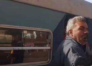 تداول فيديو لمشادة بين كمسري وسيدة بقطار.. والسكة الحديد تعلق
