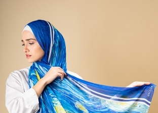 حجاب ملون بلوحات «فان جوخ».. تصميمات «سالي» من القماش المعالج ومريحة