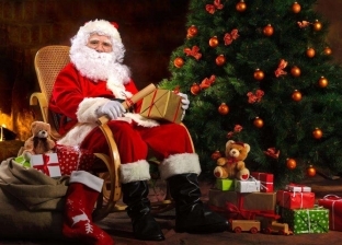 "ملك احتفالات رأس السنة".. تعرف على قصة "بابا نويل" وشجرة "الكريسماس"