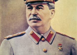 بالفيديو| "ستالين" يدلي بصوته في الانتخابات الرئاسية الروسية