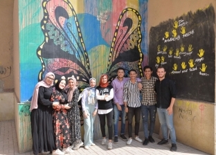 مبادرة شبابية تحول جدران «تربية المنصورة» إلى لوحات فنية: عايزين نسيب بصمة