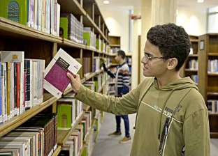 طلاب: وسائل التواصل الحديثة ورفض استعارة الكتب وراء إهمال المكتبات