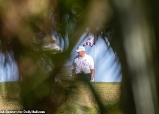 دونالد ترامب يتجاهل جلسة محاكمته بلعب الجولف في فلوريدا