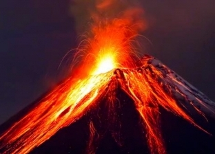 فيديو.. اندفاع الحمم من بركان جبل إيتنا في جزيرة بـ إيطاليا