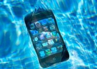 خطوات لمعالجة هاتفك إذا سقط في الماء