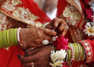 عروسان يهربان من قيود كورونا في الهند بطريقة ستدهشك (فيديو)