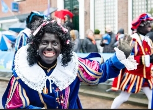 «بيتر الأسود» عنصرية محبوبة في هولندا قبل أعياد الميلاد «صور»