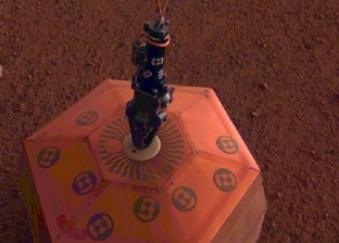 وضع جهاز لقياس شدة الزلازل على سطح "المريخ"