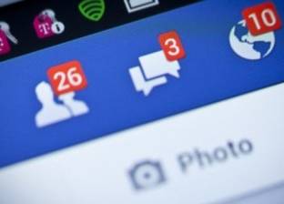 "فيس بوك" يصدم مستخدميه.. خروج تلقائي وتسريب بيانات لمعلنين