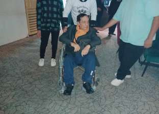 حلمي بكر على كرسي متحرك في أول ظهور له بعد أزمته الصحية