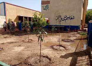 مدرسة بديروط تنشر الوعي البيئي بين طلابها بزراعة 20 شجرة: النباتات تمنحنا الحياة