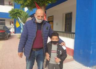 طفل يدلي بصوته بدلا من والده في كفر الشيخ: "بحب مصر وبتعلم"