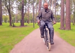 فيديو.. روسي يقتني 780 دراجة تاريخية