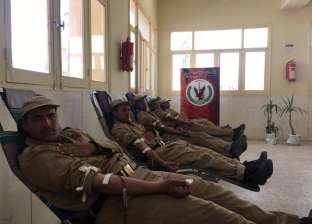 ضباط وأفراد ومجندي قطاع السجون يشاركون في حملة تبرع بالدم 