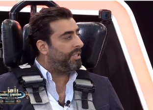 فيديو.. باسم ياخور يرتعد من ثعبان في يد رامز جلال:"بشرفك لأ..بلا حقارة"