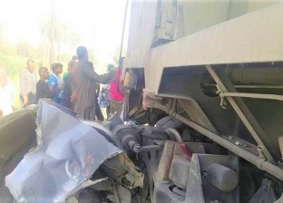 قطار يحطم سيارة ومصرع قائدها في قنا (صور)
