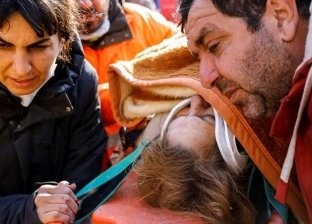 إنقاذ امرأة من تحت أنقاض زلزال تركيا بعد مرور 10 أيام.. ما زالت المعجزات تتوالى