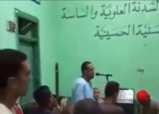 حسن الخاتمة.. وفاة منشد ديني أثناء وصلة مدح للرسول في قنا (فيديو)