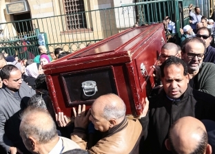 بالصور| تشييع جنازة الفنان حسن كامي من مسجد السيدة نفيسة