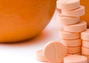 "صناعة الأدوية": نقص في فيتامين سي والزنك.. والوزيرة وعدت بحل الأزمة