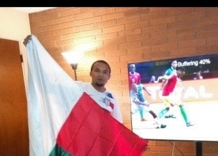 "نايلوكو" شجع بلاده من أمريكا بعلم مدغشقر: لاعبو المنتخب يشعرون بالشعب