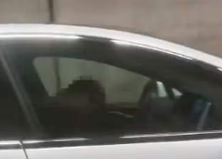 «نام أثناء القيادة».. سائق ينجو من الموت بأعجوبة على طريق سريع (فيديو)
