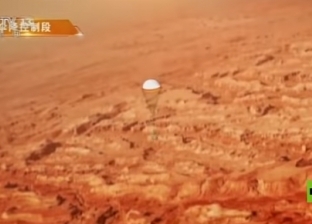 اللحظات الأولى لهبوط مركبة فضاء صينية على كوكب المريخ (فيديو)