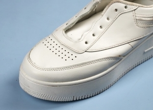 3 خلطات سحرية لتنظيف الأحذية البيضاء.. وفر فلوسك واحصل على نتائج مذهلة