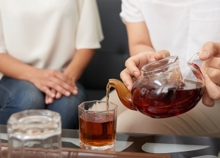 دراسة هولندية توصي بشرب الشاي الأسود: 5 أكواب يوميا تفيد القلب